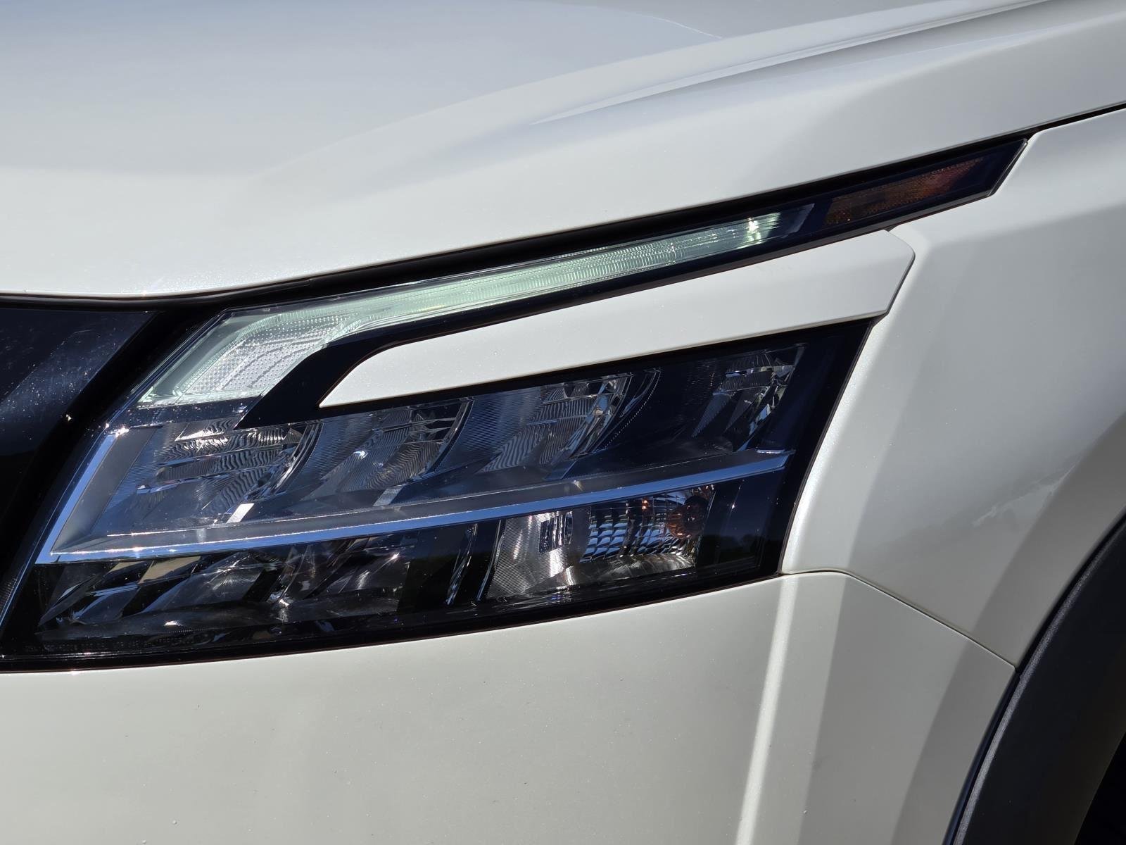 Used 2024 Pearl White Tricoat Nissan Platinum image 8