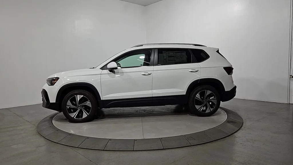 2026 Volkswagen Taos SE - Photo 2