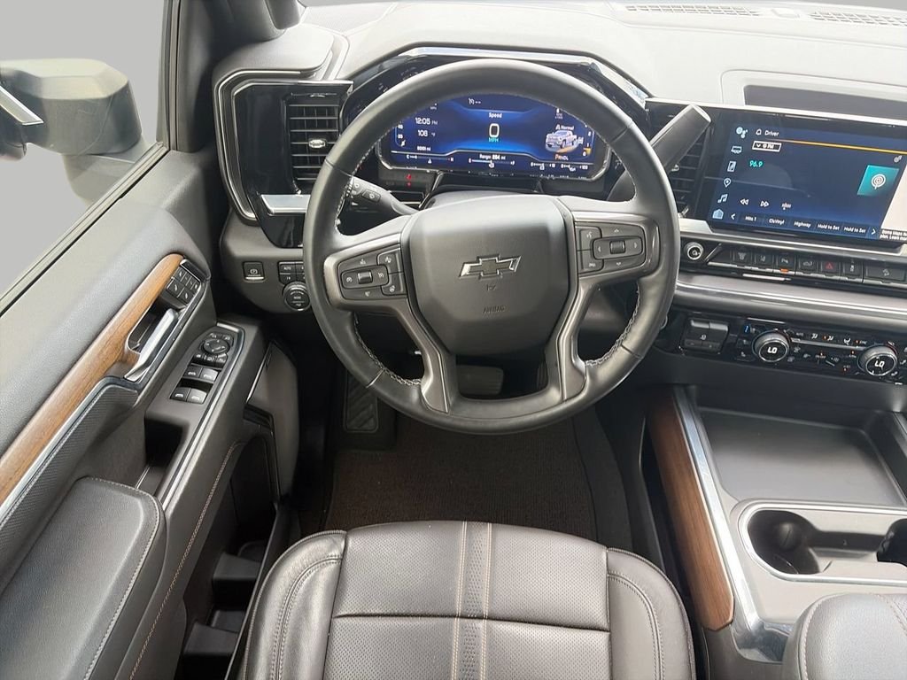 Used 2024 Black Chevrolet High Country image 10