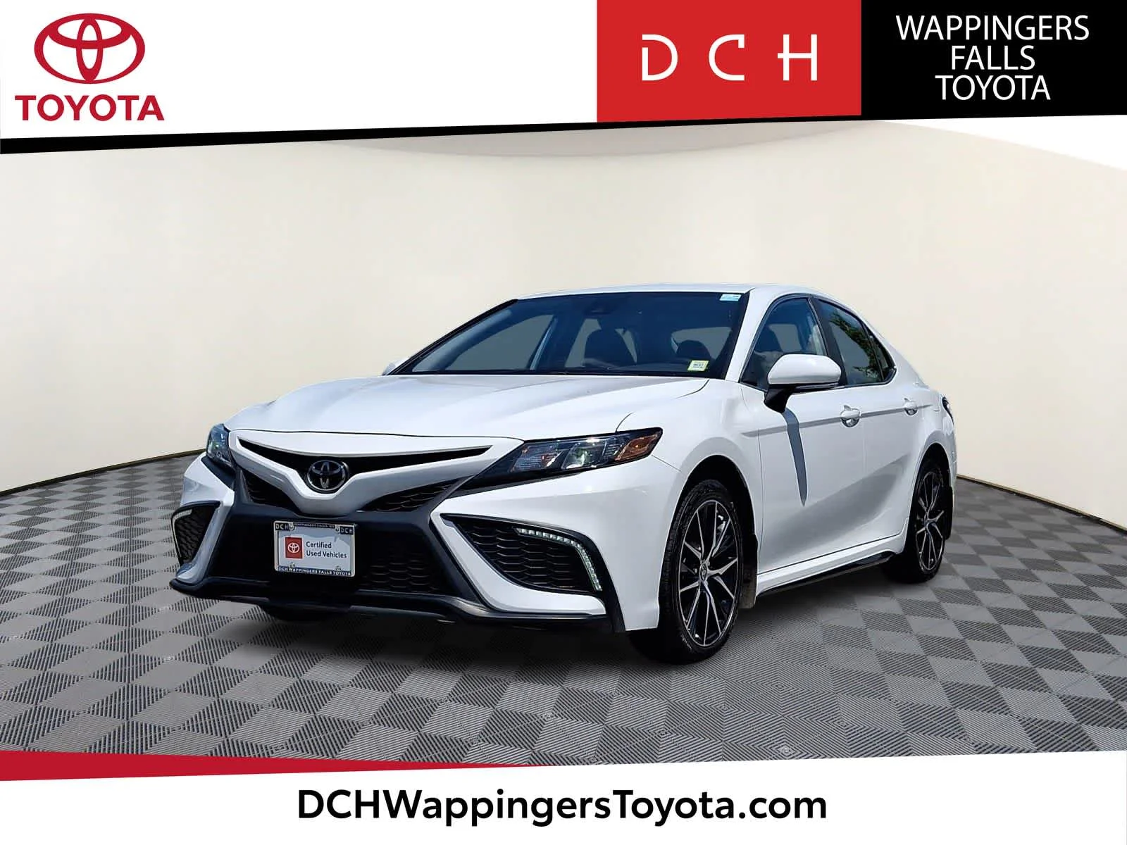 Certified Used 2024 Ice Cap Toyota SE image 1