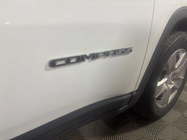 Used 2022 Bright White Clearcoat Jeep Latitude image 6