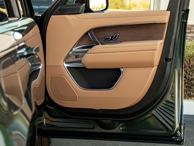 New 2026 Belgravia Green Land Rover SE image 34