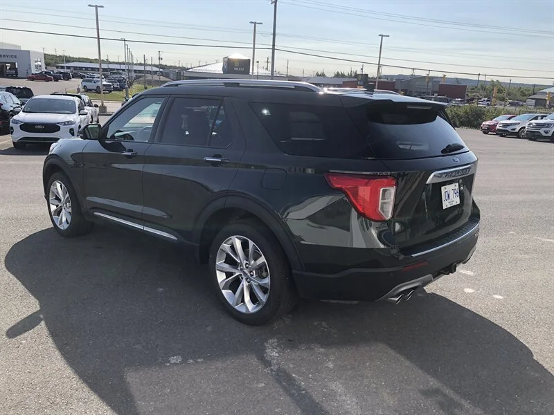 Used 2022 Grey Ford Platinum image 4