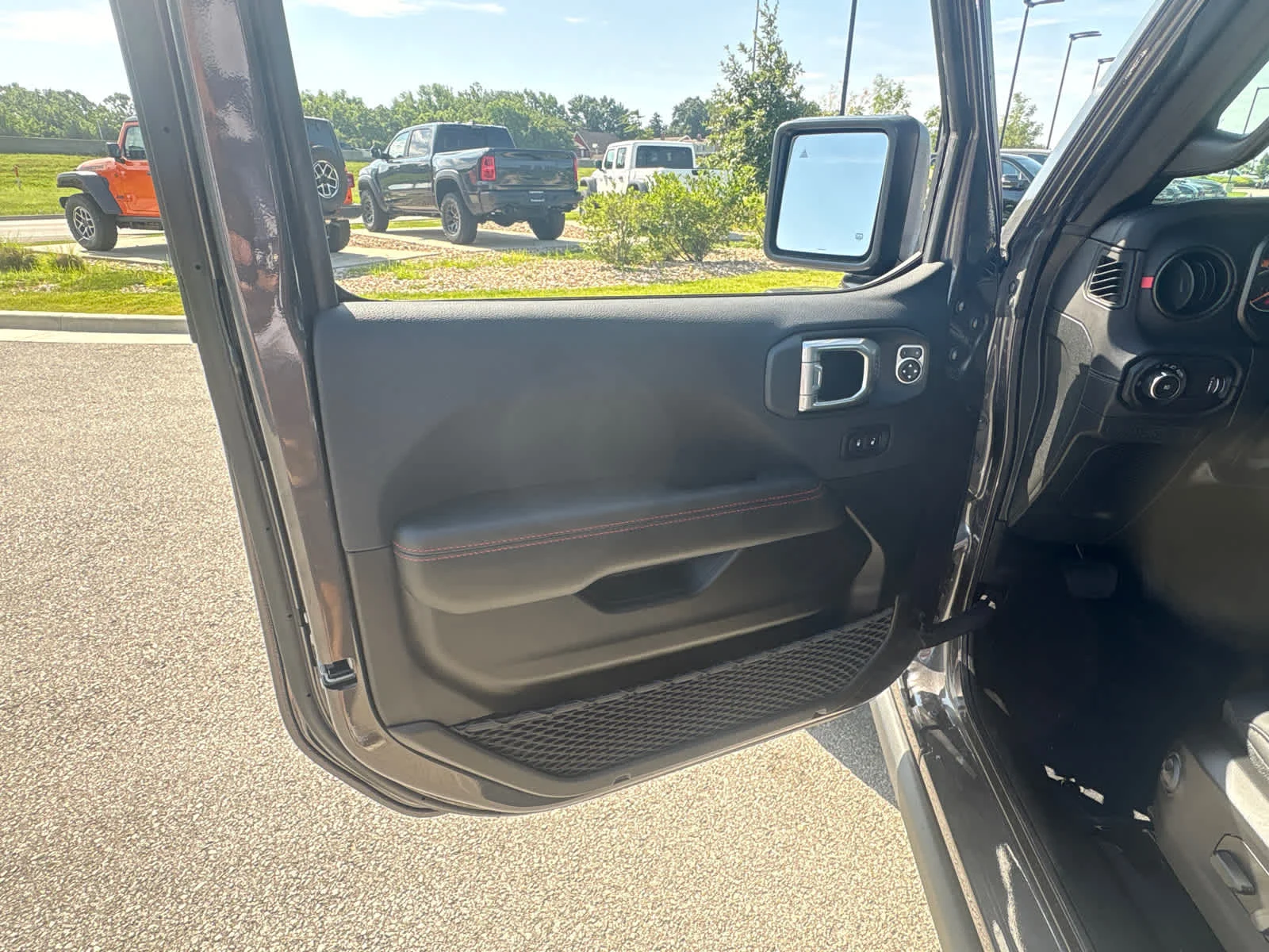 New 2026 Granite Crystal Metallic Clearcoat Jeep Rubicon X image 19