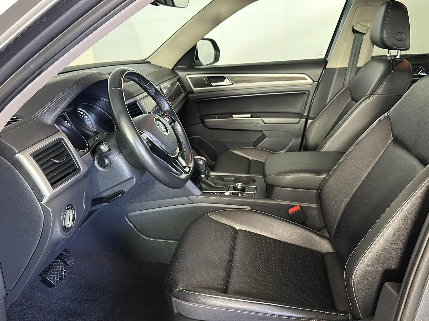 Used 2019 Platinum Gray Metallic Volkswagen 3.6L V6 SE image 10