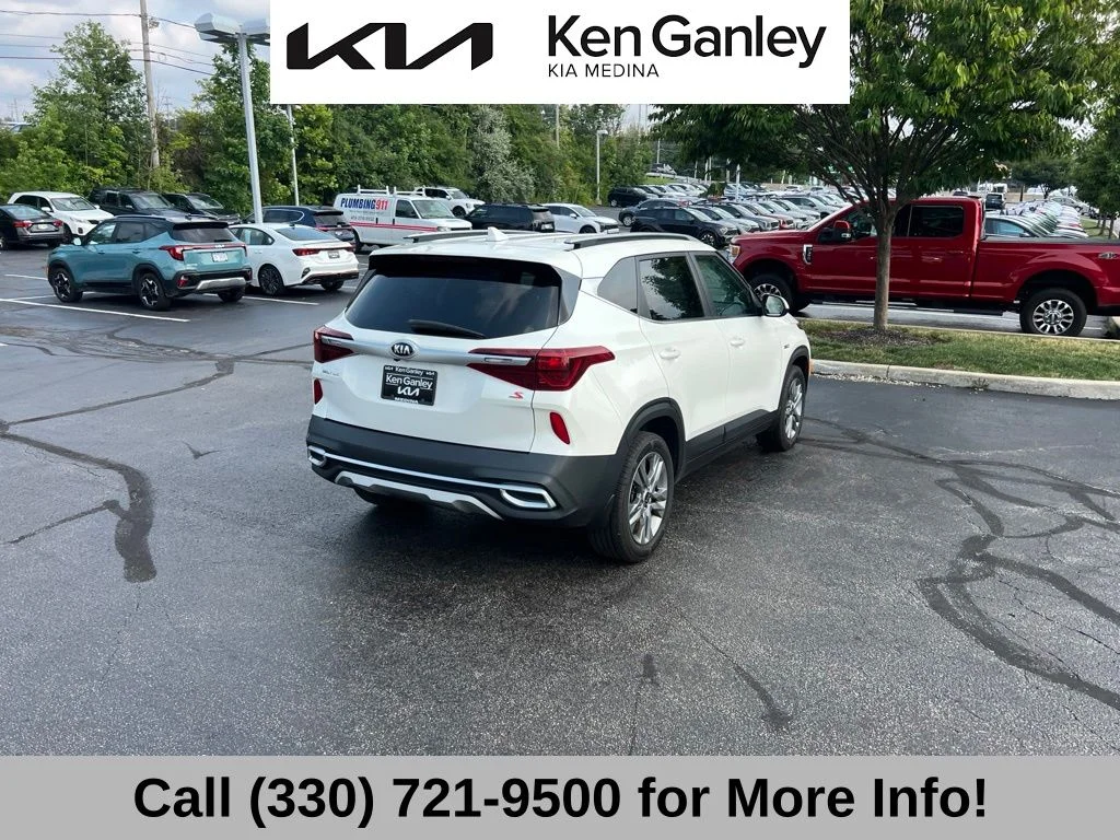 Used 2021 White Kia S image 10