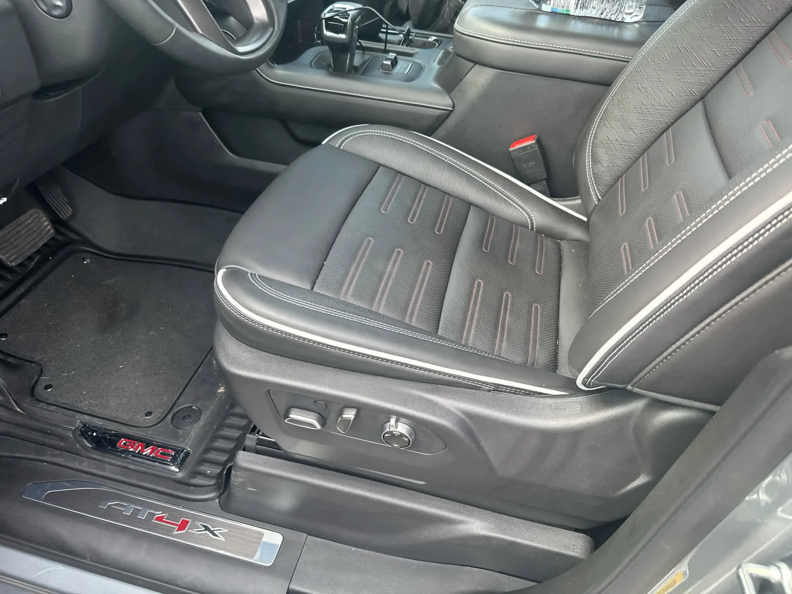 Used 2026 Sterling Metallic GMC AT4X image 9