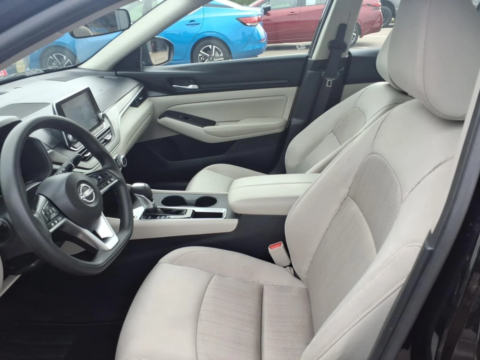 Used 2025 Super Black Nissan 2.5 SV image 13