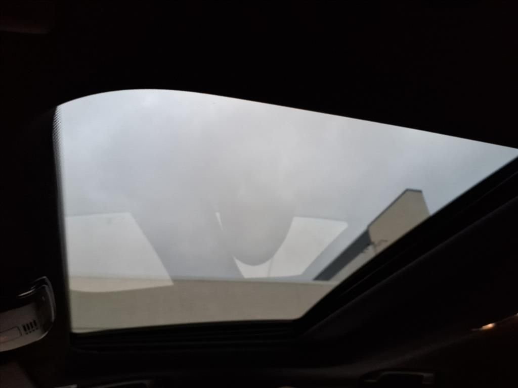 New 2026 Mineral White Metallic BMW 330i xDrive image 6