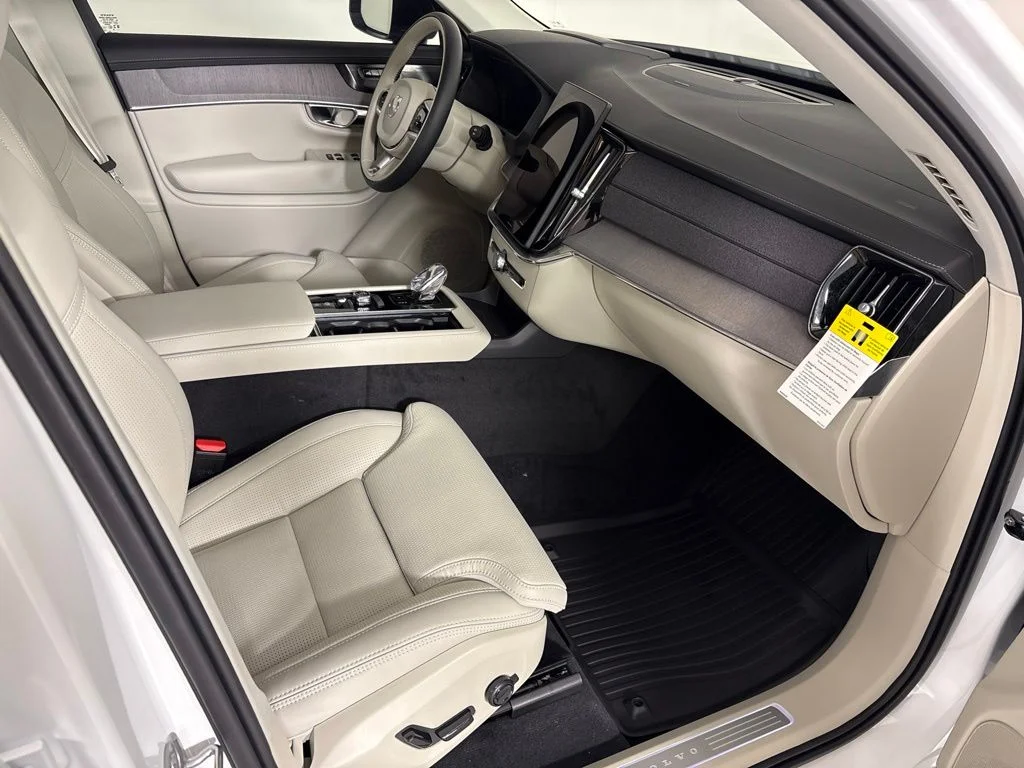 New 2026 Crystal White Volvo Ultra image 17