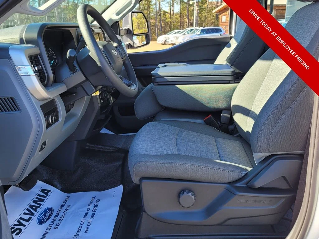 New 2026 Oxford White Ford F-250® XL image 5