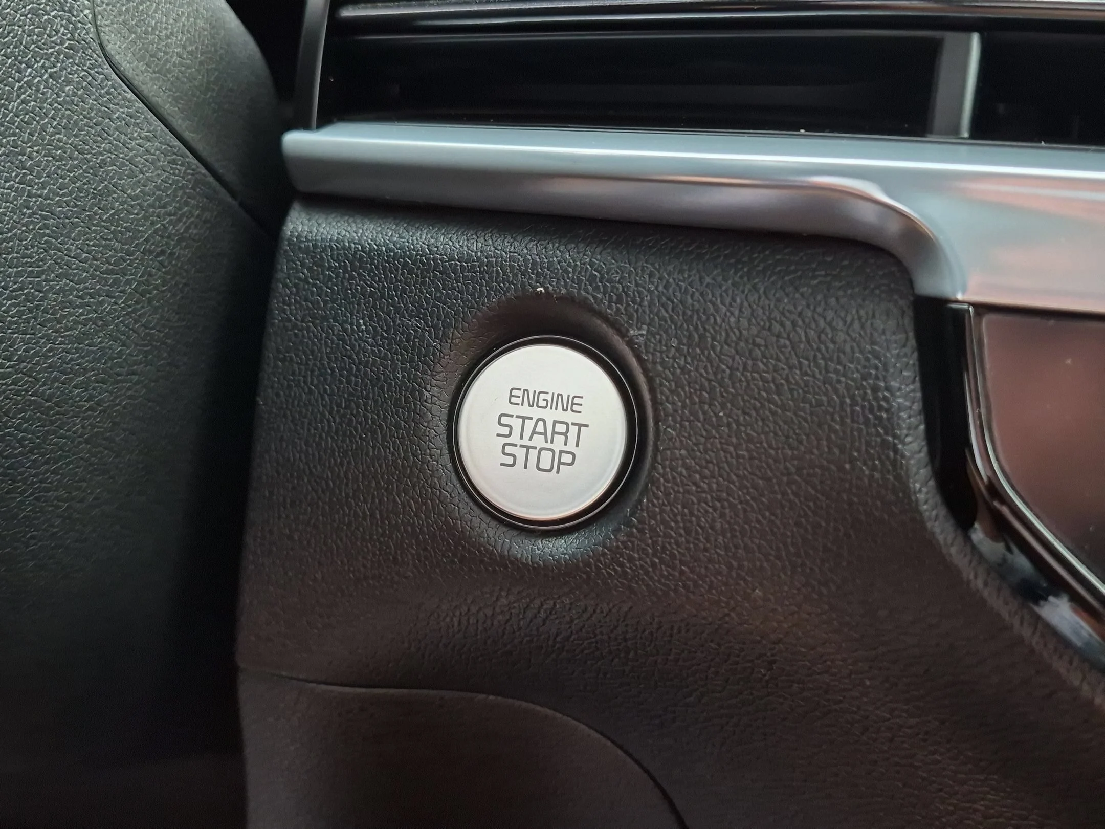 Used 2025 Wolf Gray Kia X-Line SX image 16