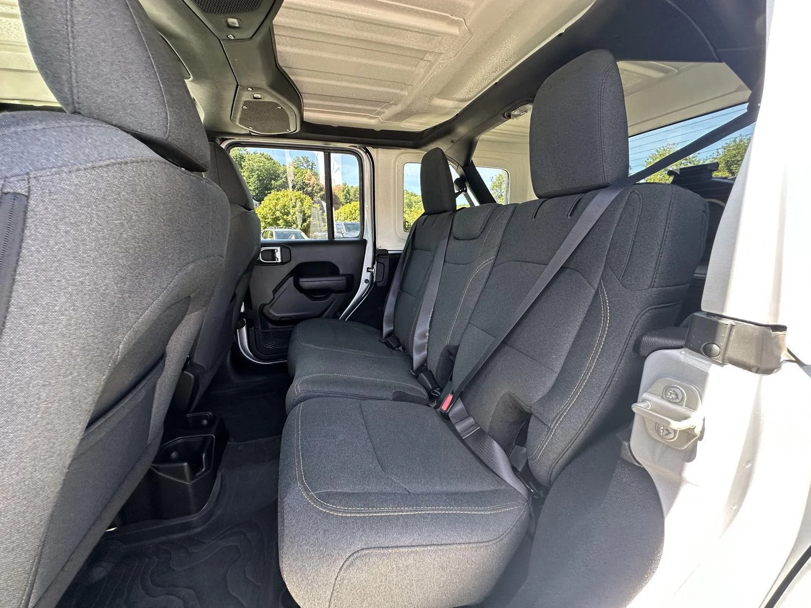 Used 2024 Silver Zynith Clearcoat Jeep Sport S image 11