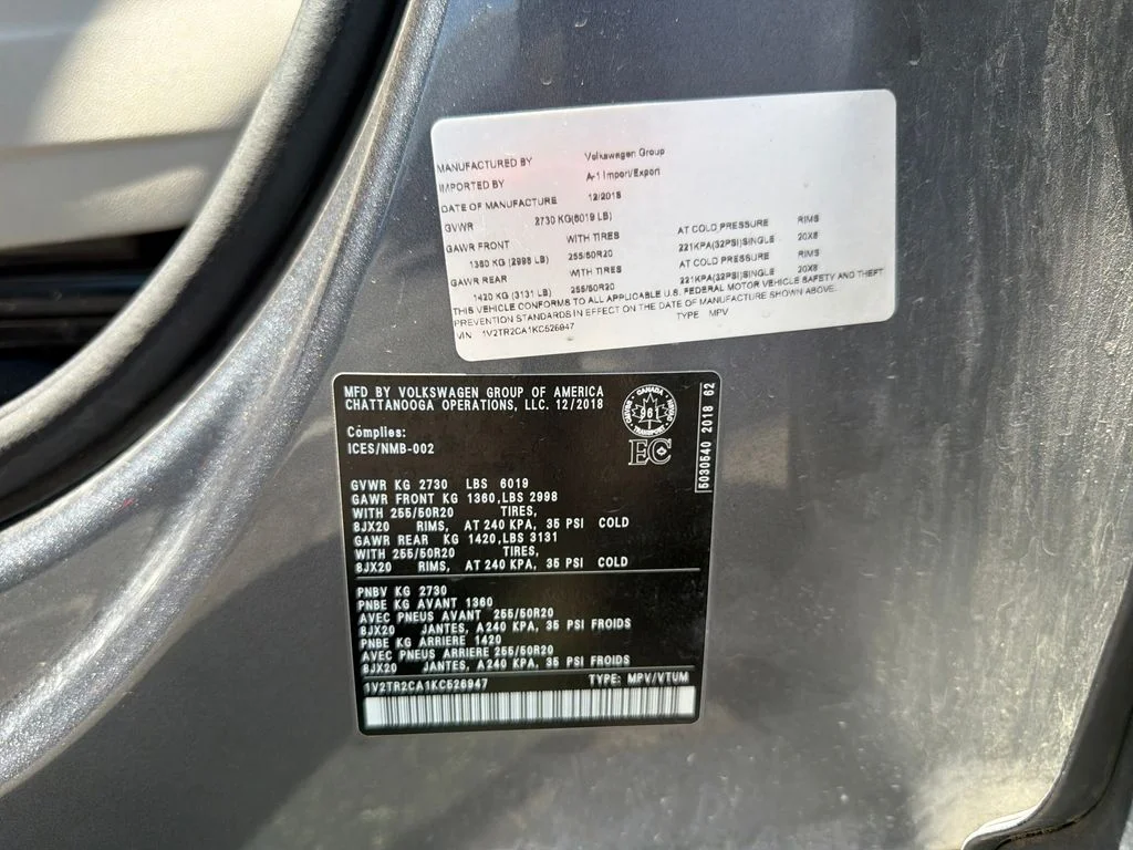 Used 2019  Volkswagen SEL Premium image 33