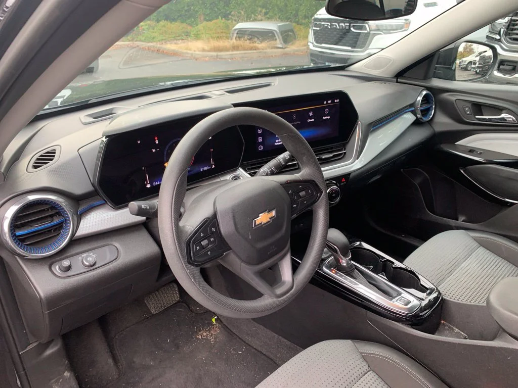 Used 2025 Mosaic Black Metallic Chevrolet LT image 9