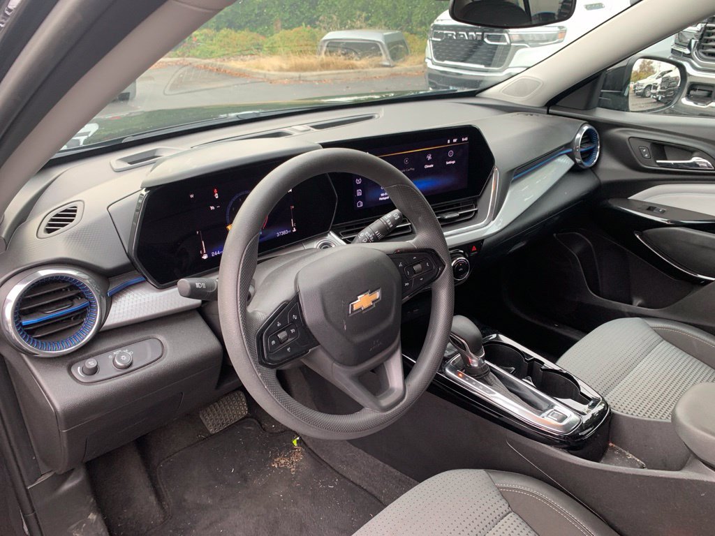 Used 2025 Black Chevrolet LT image 9
