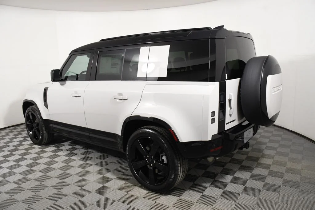 New 2026 Borasco Grey Land Rover X-Dynamic SE image 3