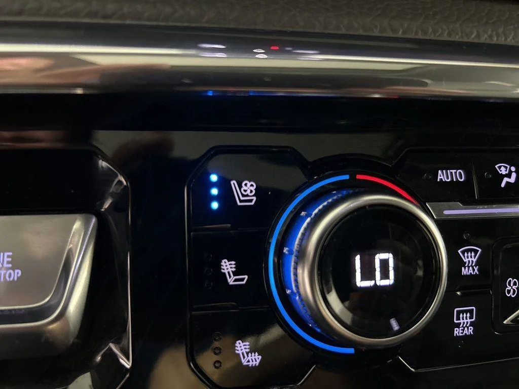 Used 2024 Sterling Metallic GMC Denali image 32