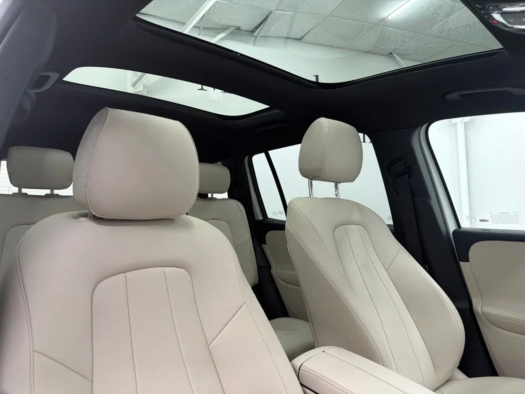 New 2026 White Mercedes-Benz GLB 250 image 27