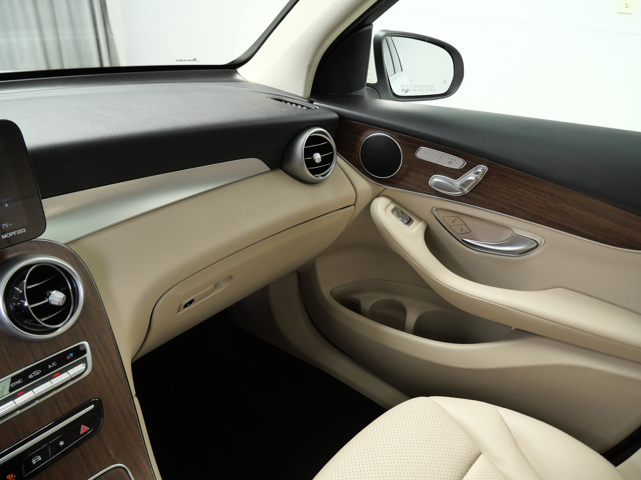 Used 2021 Polar White Mercedes-Benz GLC 300 image 20