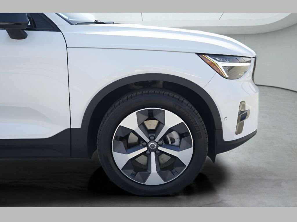 2026 Volvo XC40 Plus - Photo 3