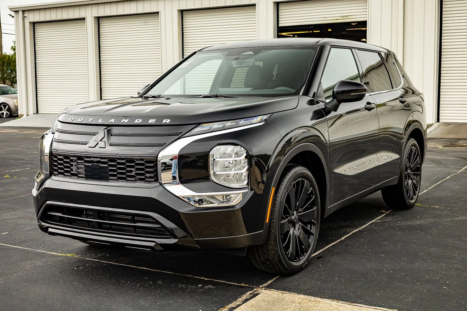2026 Mitsubishi Outlander LE FWD's photo