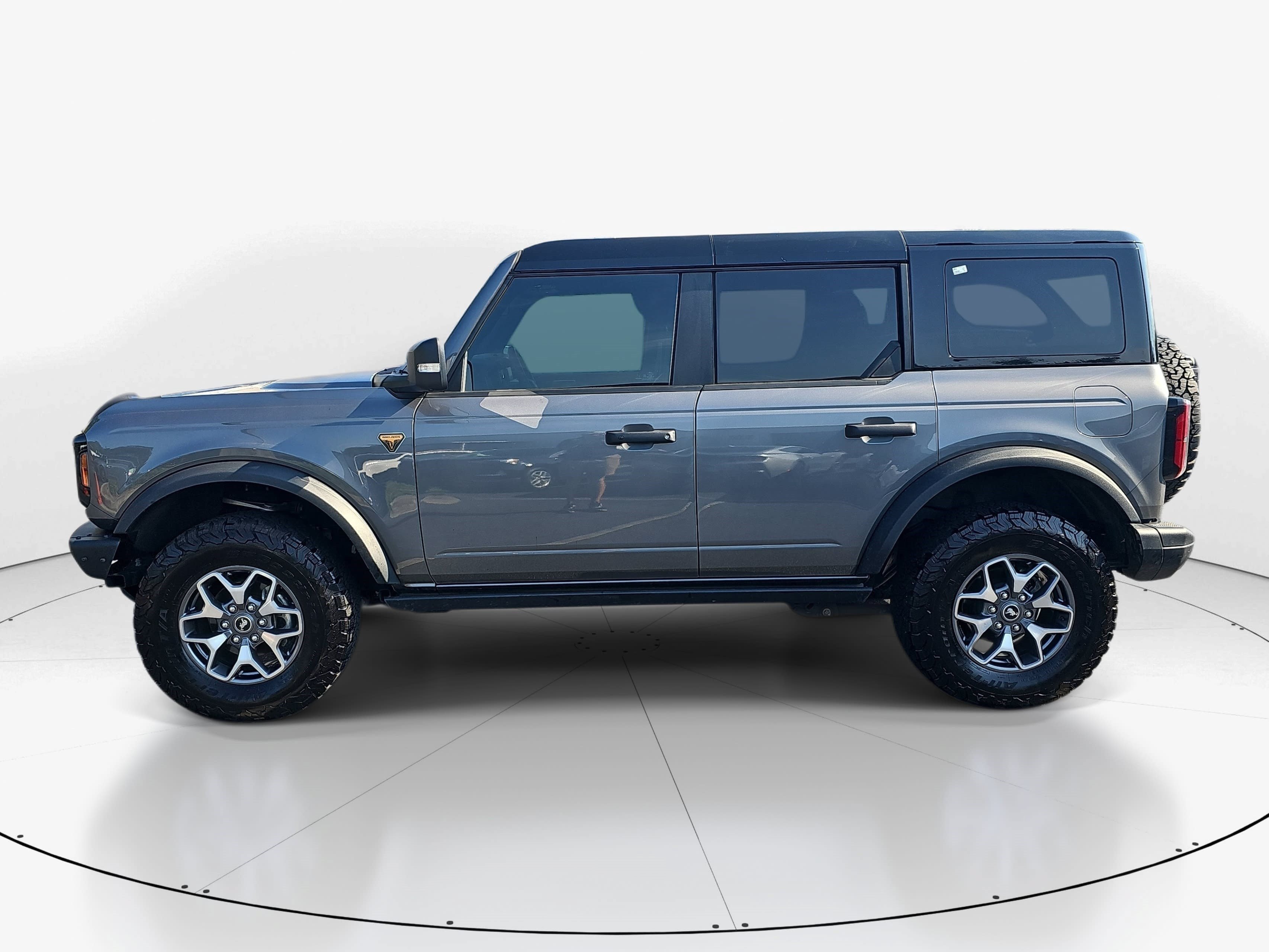 Used 2025 Gray Metallic Ford Badlands image 5