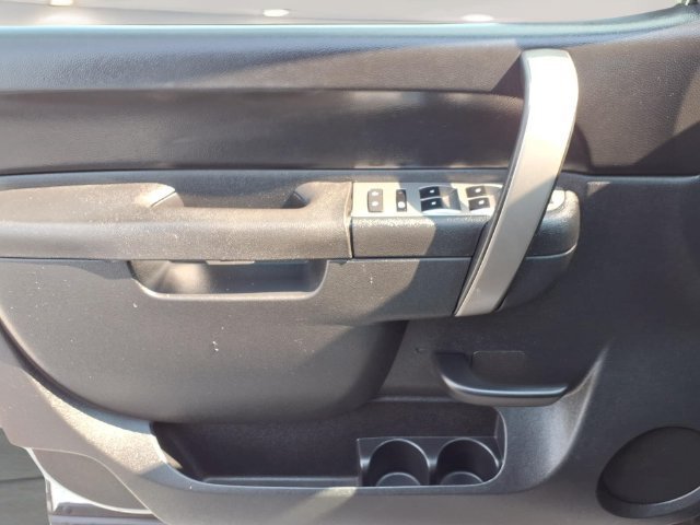 Used 2013 SILVER ICE METALLIC Chevrolet LS image 9
