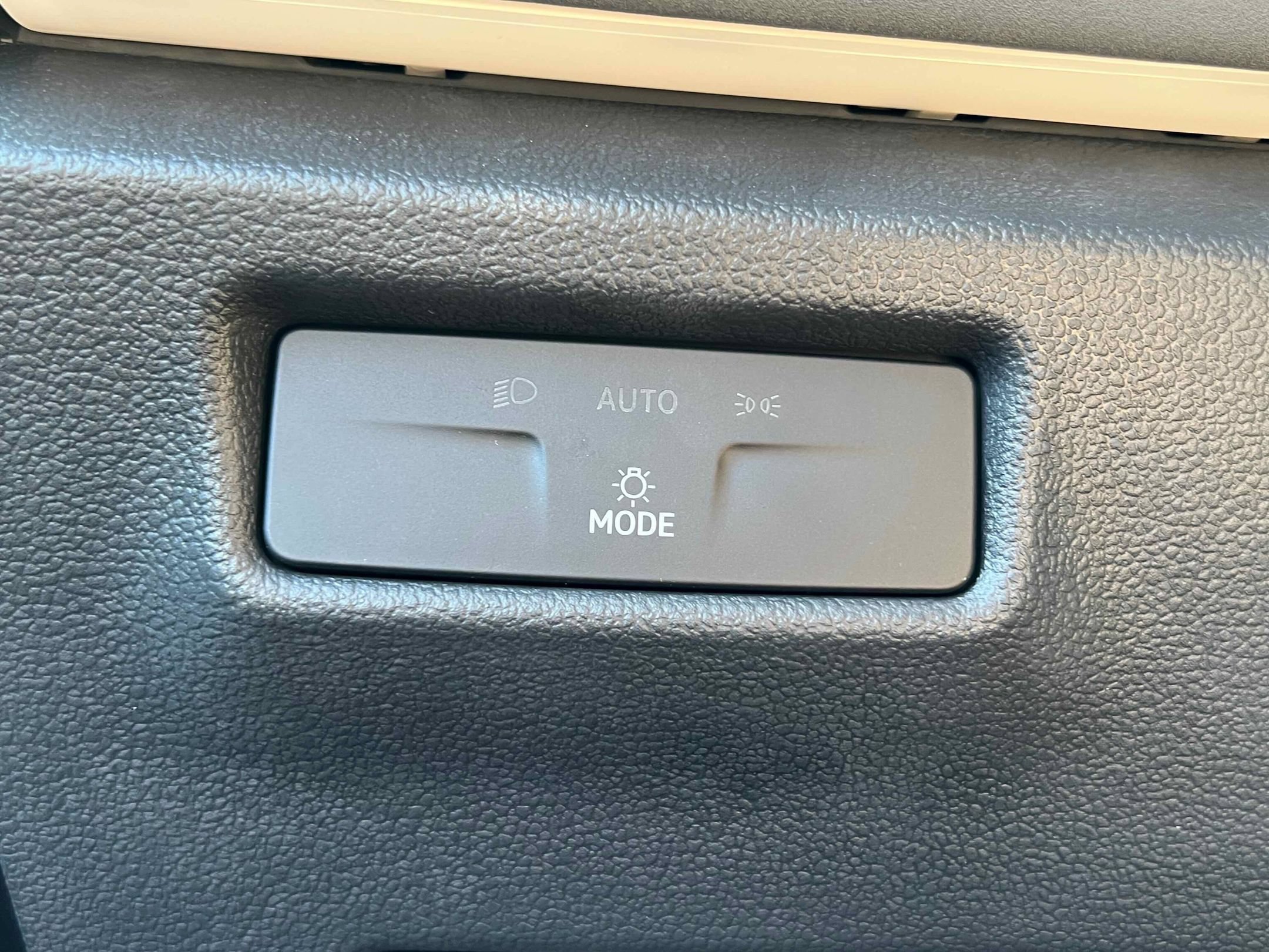 2025 Volkswagen Tiguan SE - Photo 30