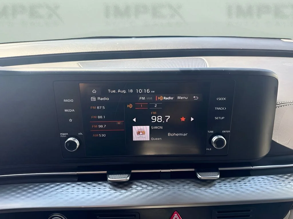 Used 2024 White Kia LX image 9
