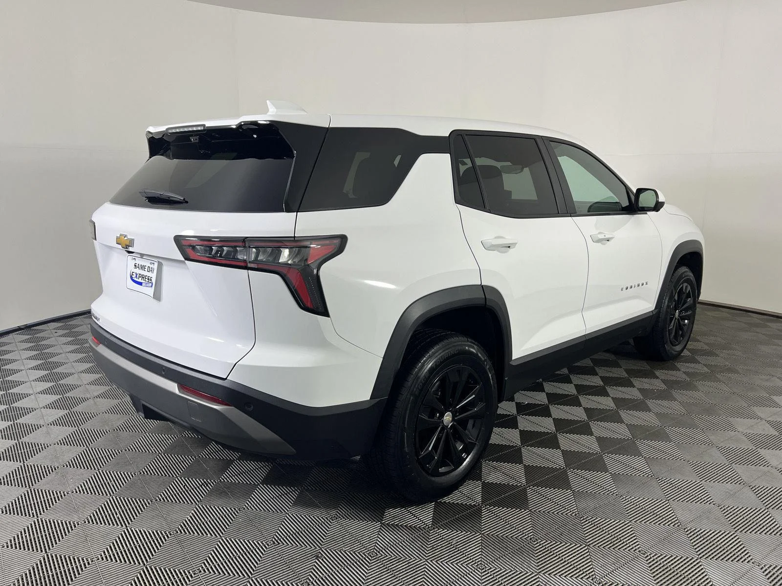 Used 2025 Summit White Chevrolet LT image 24