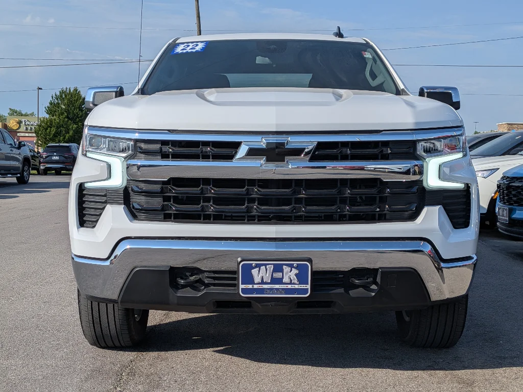 Used 2025 Summit White Chevrolet LT image 5