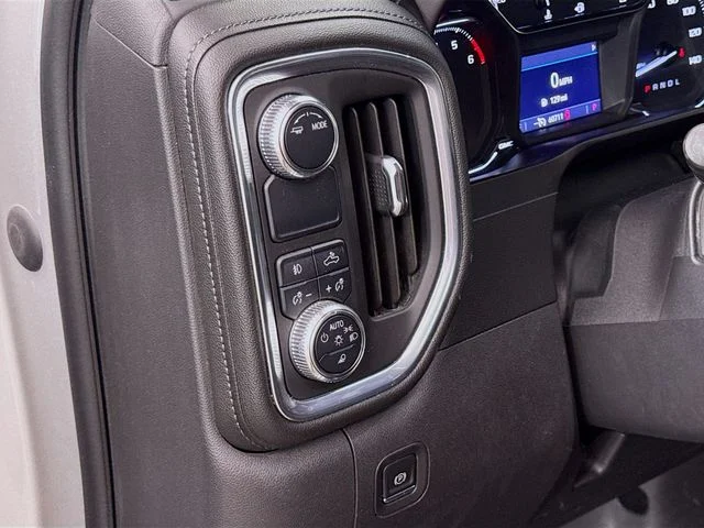 Used 2021 Silver GMC Elevation image 11