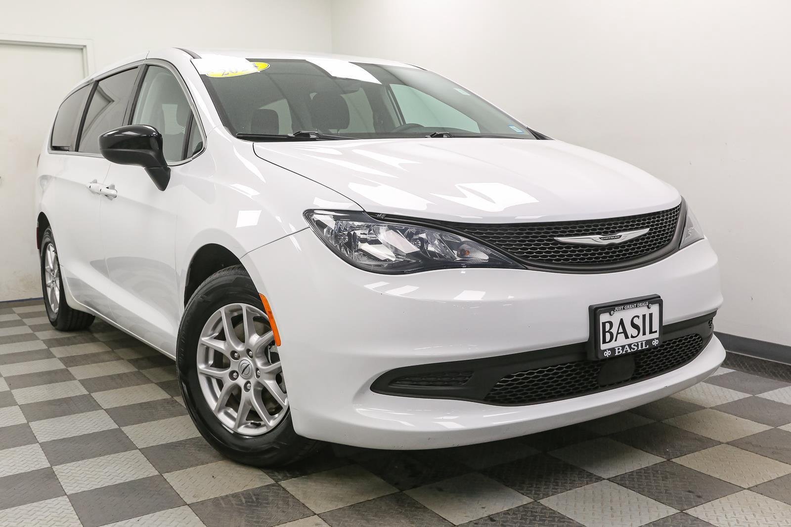 Used 2024 Bright White Clearcoat Chrysler LX image 2