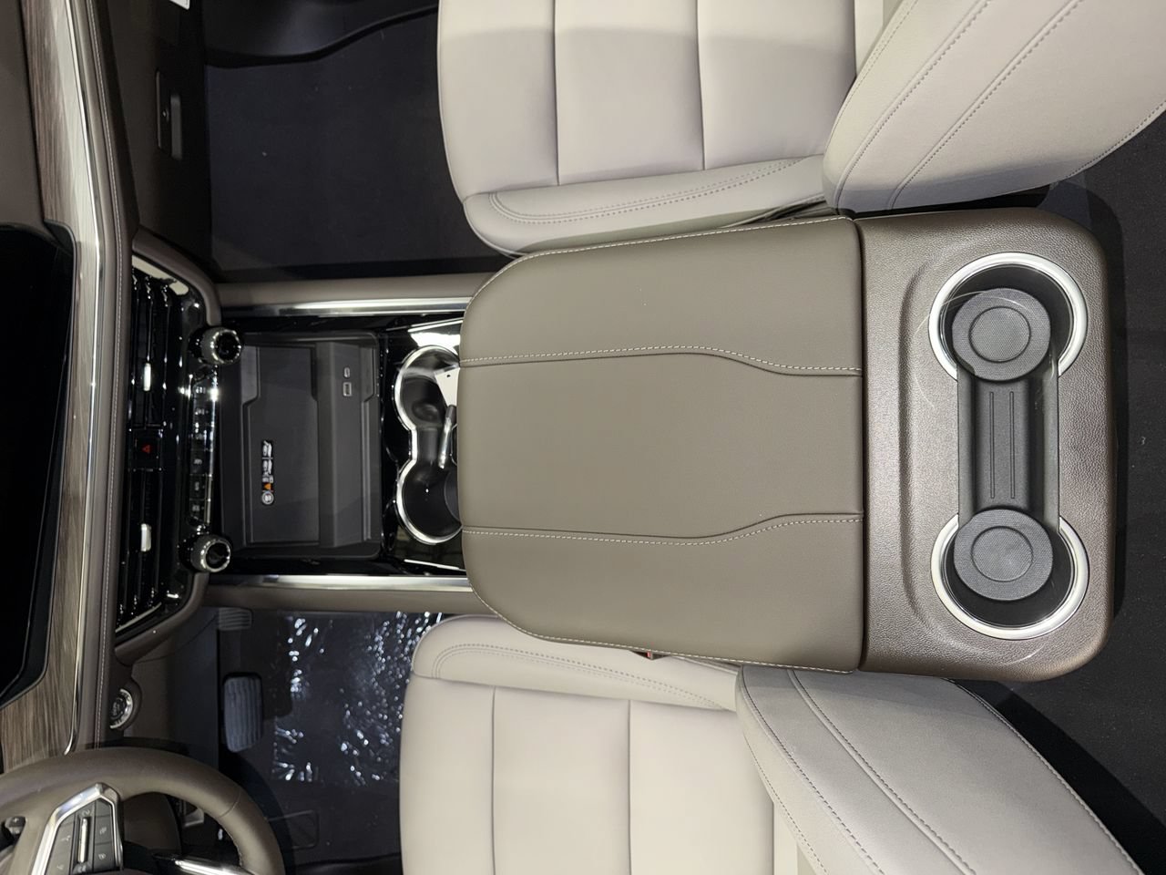 2026 Chevrolet Tahoe Z71 - Photo 23
