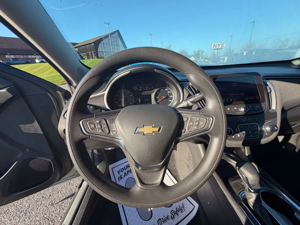 Used 2025 Sterling Gray Metallic Chevrolet 1LT image 22