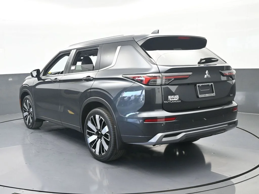 New 2026 Gray Mitsubishi SEL image 4