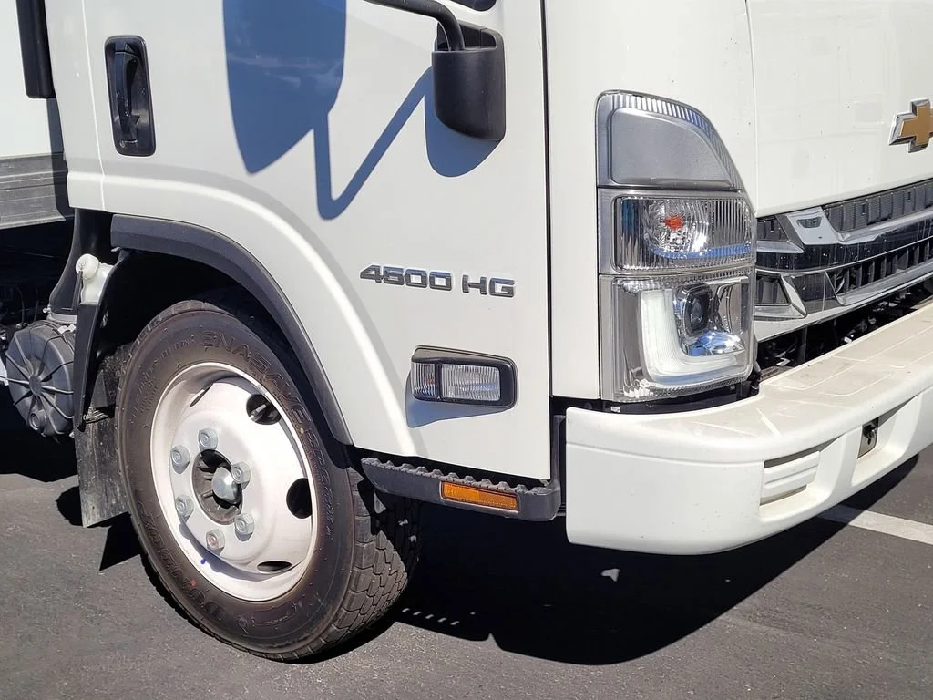 New 2024 Arc White Chevrolet  image 3