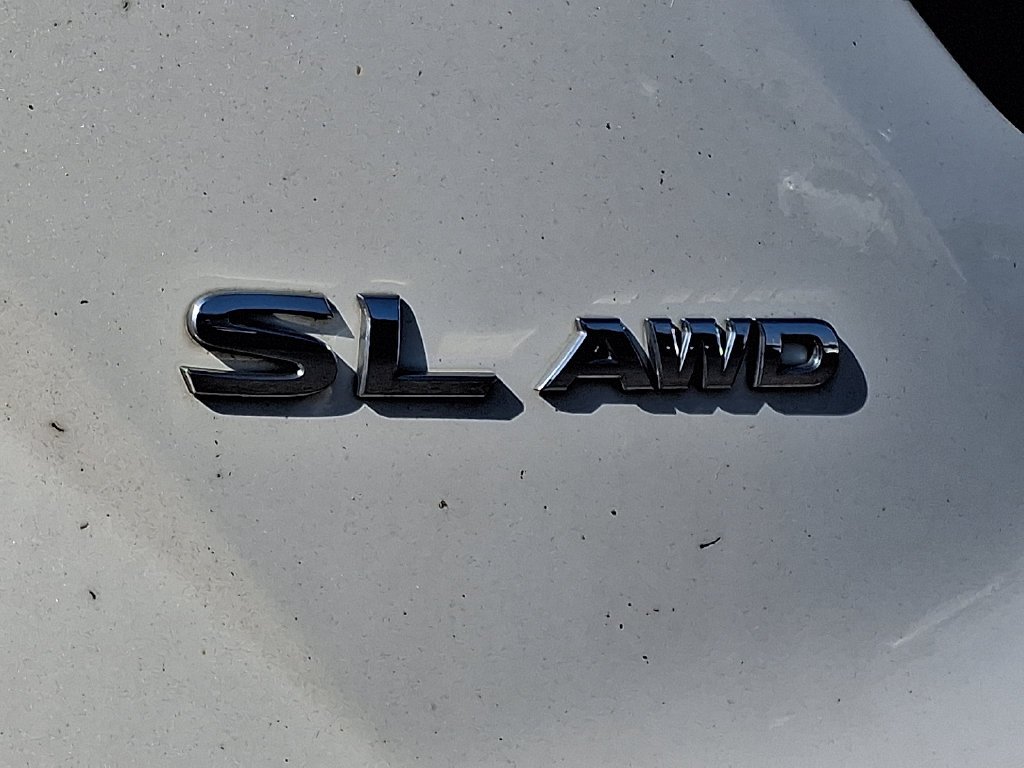 Used 2018 White Nissan SL image 10