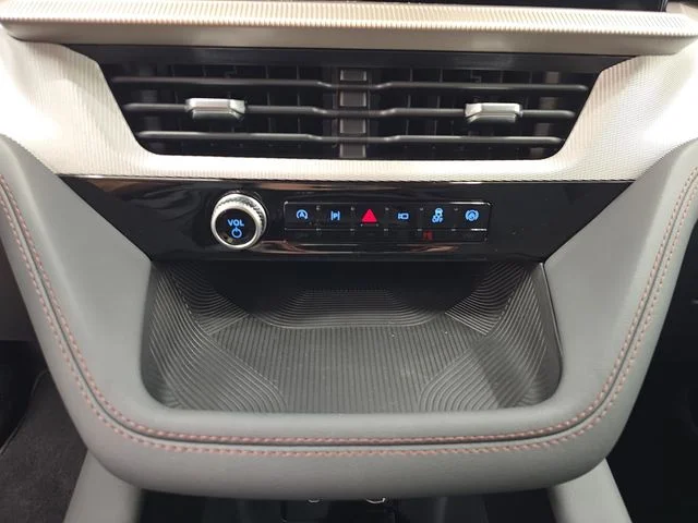New 2026 Star White Metallic Tri-Coat Ford Active image 30