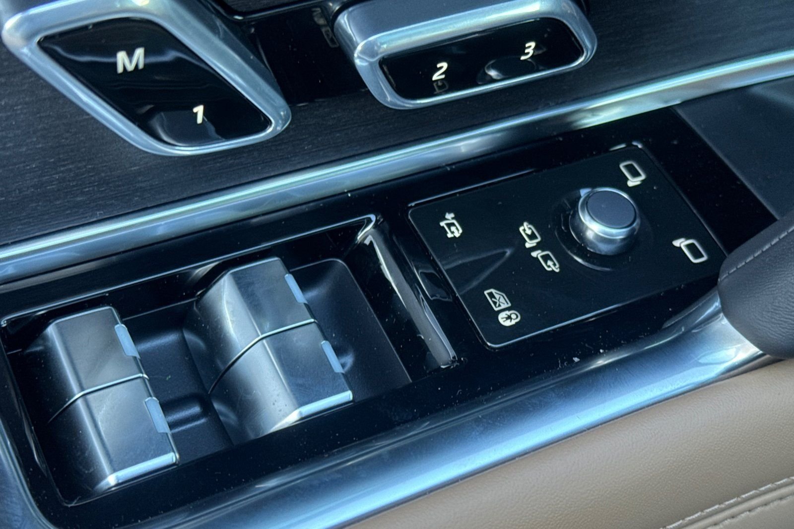 New 2026 Belgravia Green Land Rover SE image 11