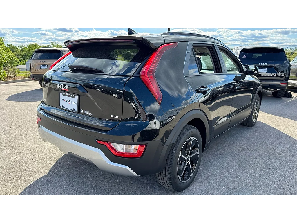 New 2026 Blk Kia LX image 4