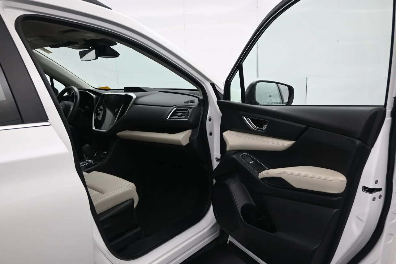 Used 2023 Crystal White Pearl Subaru Limited image 17