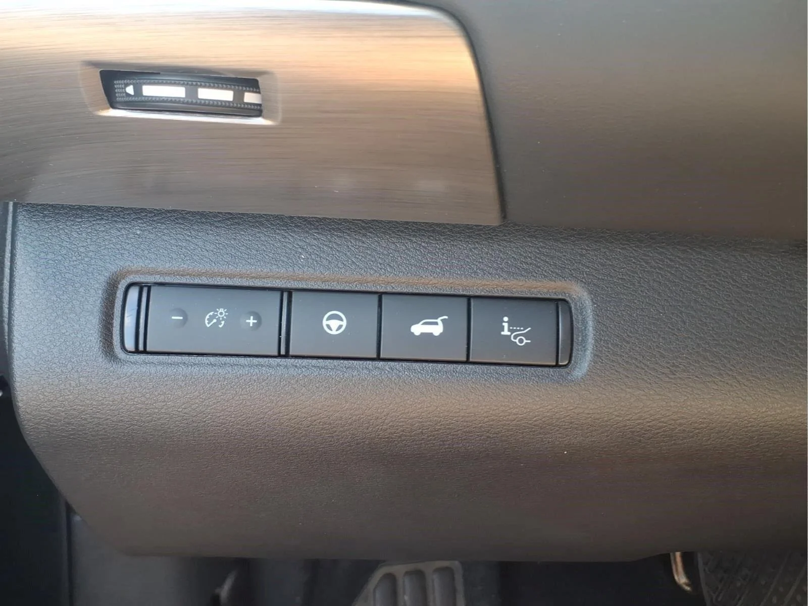 Used 2025 Obsidian Green Pearl Nissan Platinum image 16