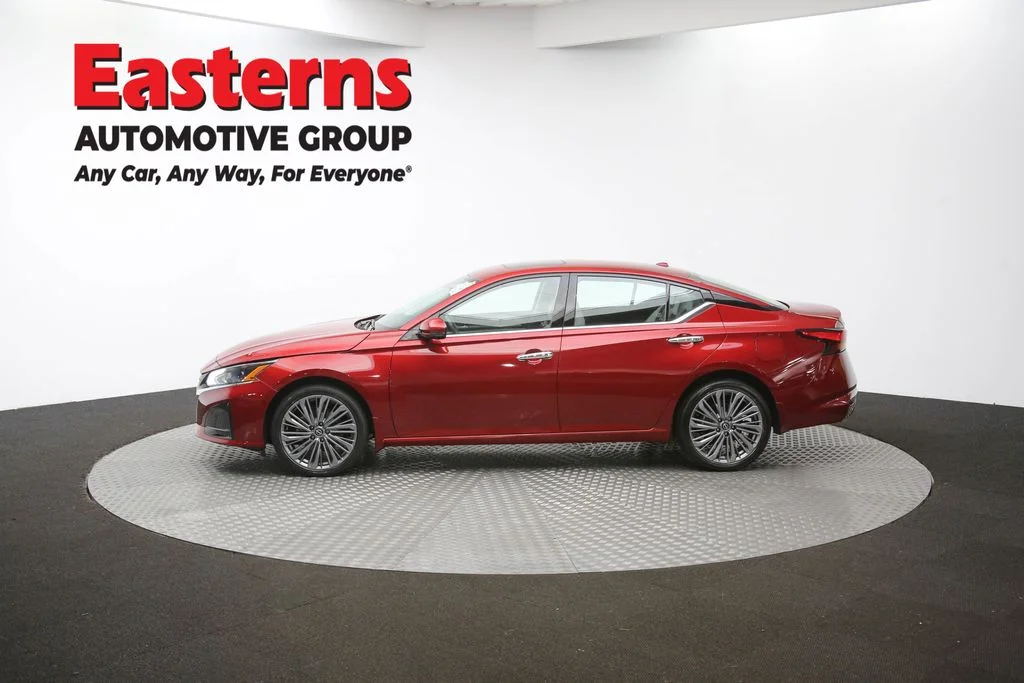 Used 2023 Red Nissan 2.5 SL image 59