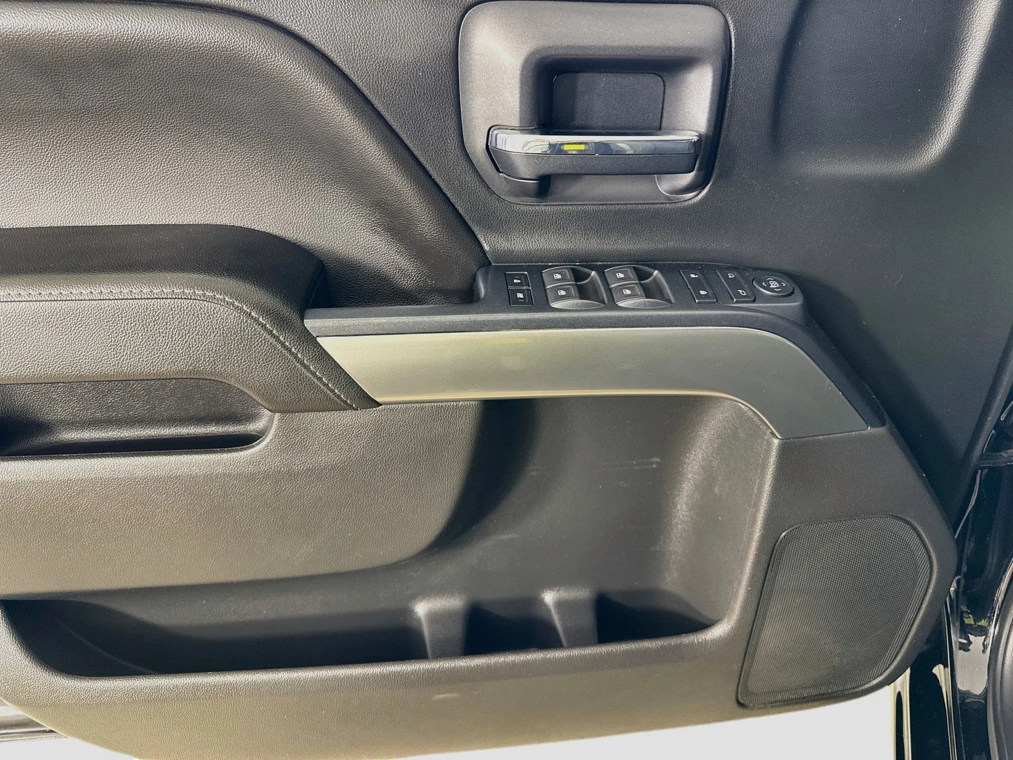 Used 2018 BLACK Chevrolet LT image 20