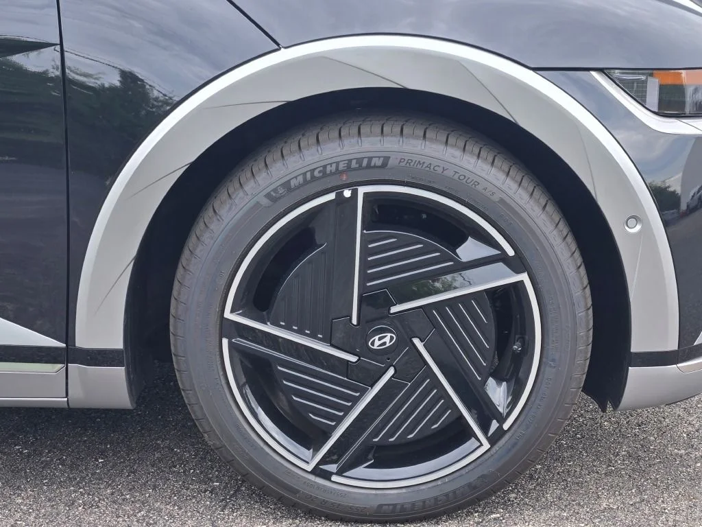 New 2026 Abyss Black Hyundai Limited image 4