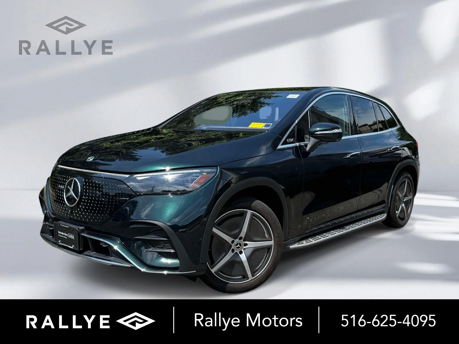 Used 2023 Emerald Green Metallic Mercedes-Benz 500 SUV image 1