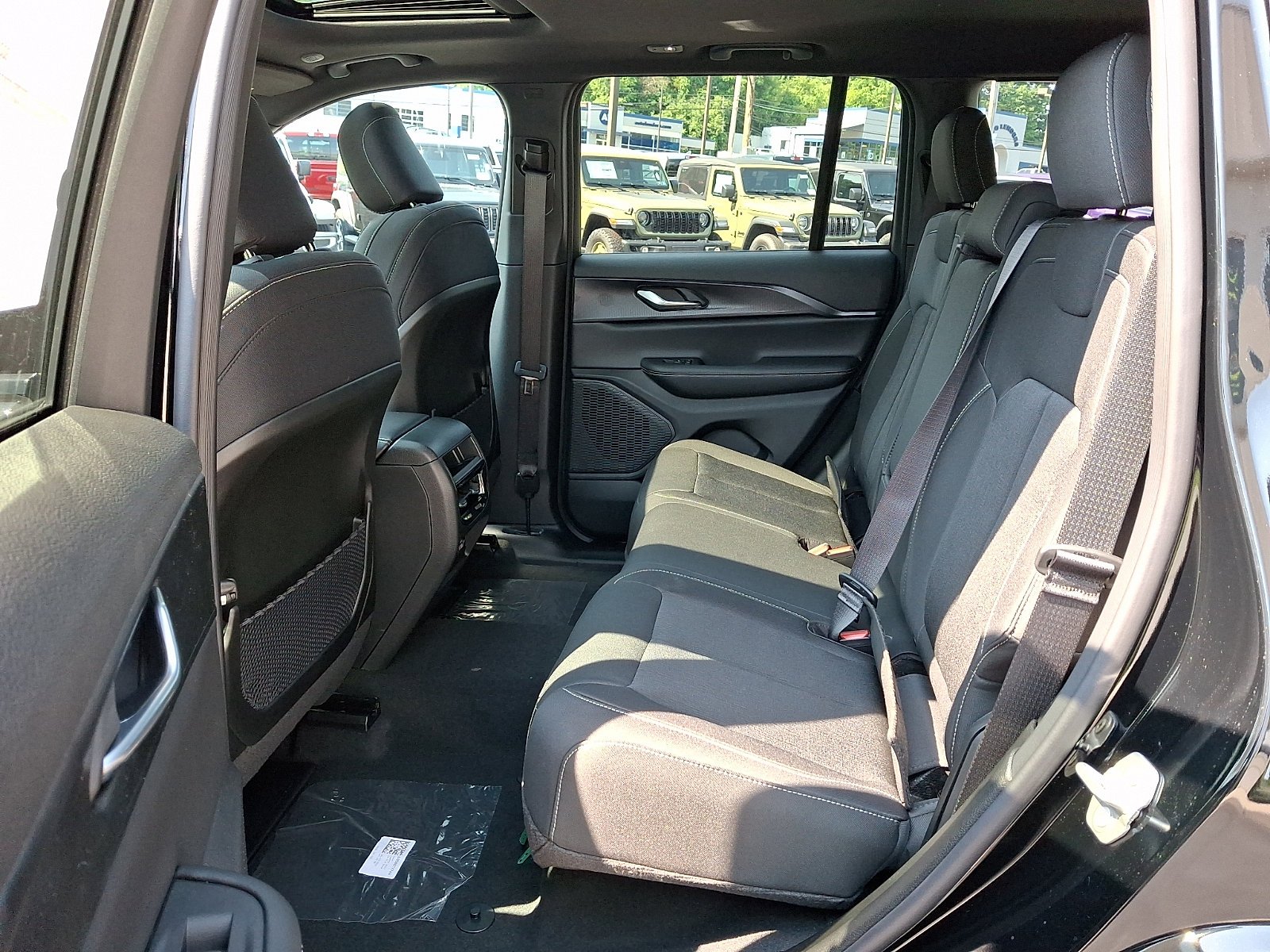 New 2026 Diamond Black Crystal Pearlcoat Jeep Laredo X image 6