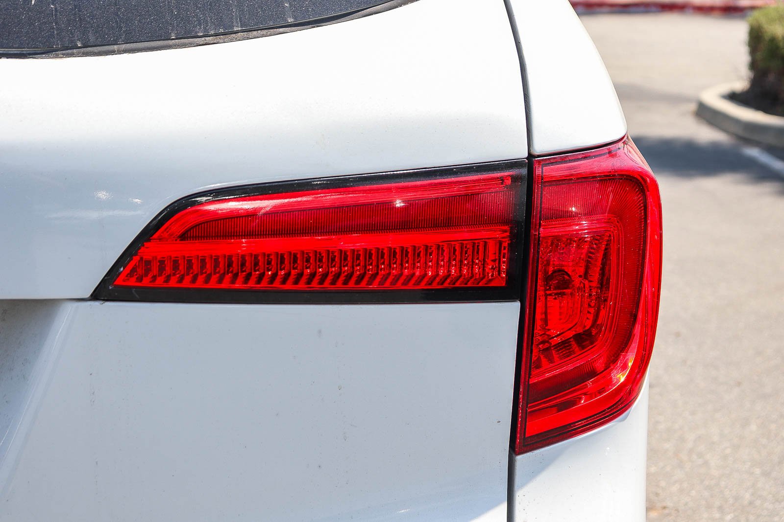 Used 2018 White Diamond Pearl Honda LX image 9